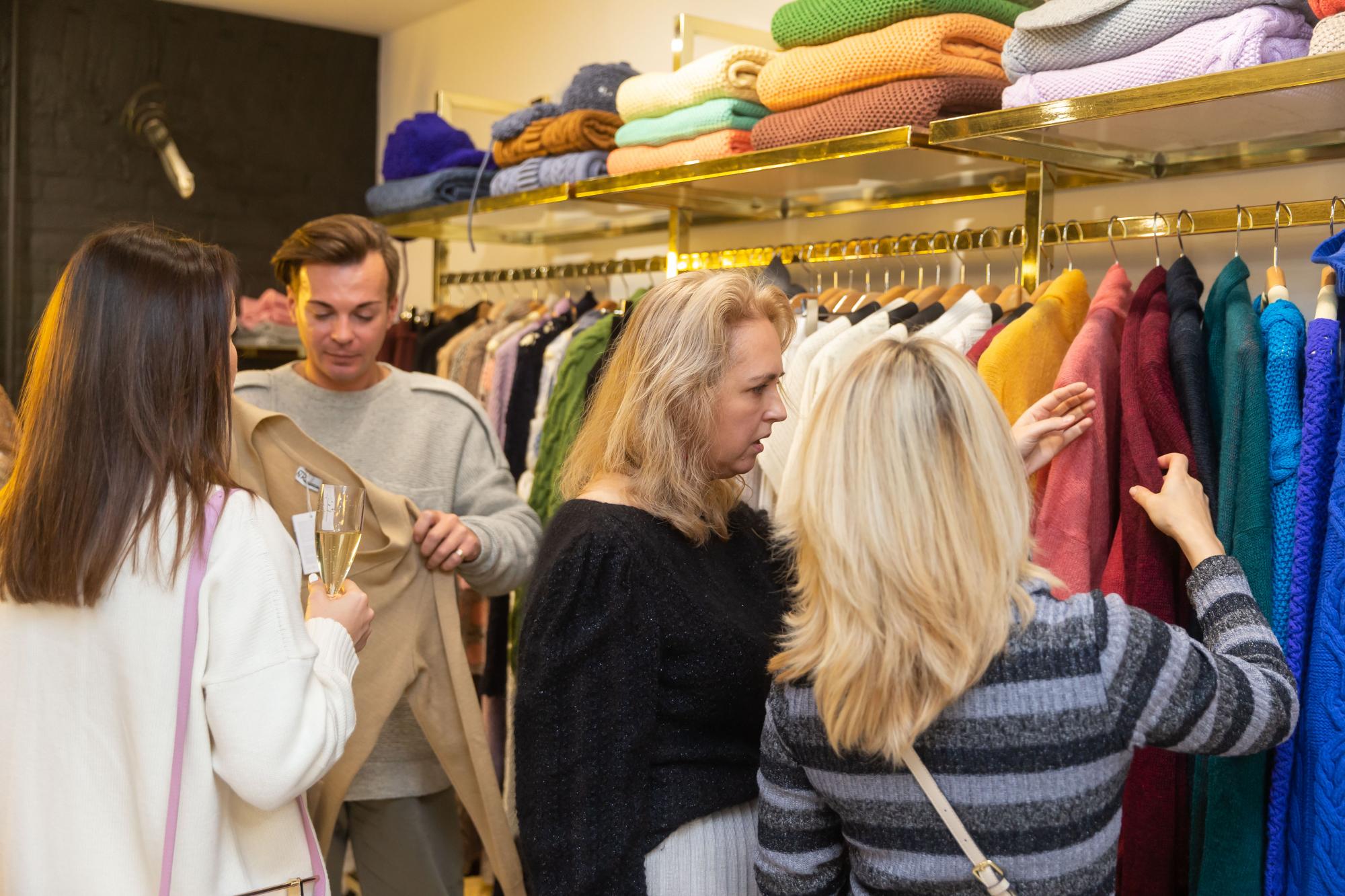 Таємна &quot;ремонтна&quot; вечеря: у Києві в секретній обстановці відкрився новий шоурум бренду ROMANOVA Designer Knitwear